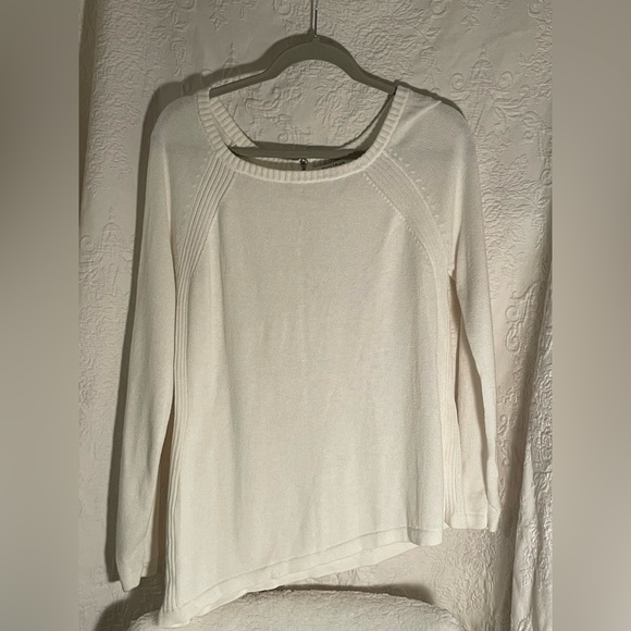 White House Black Market White Sweater Size Medium - Picture 1 of 9